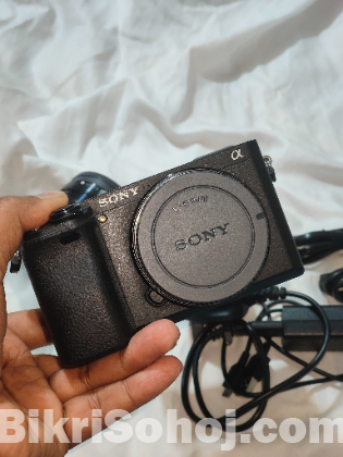 Sony A6400 with Sony 35 mm f 1.8 Lens